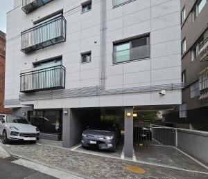 2 separate unit in one apartment,5rooms3baths7bed,Family and group,Free parking,Elevator