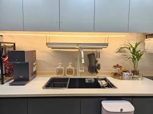 2 separate unit in one apartment,5rooms3baths7bed,Family and group,Free parking,Elevator