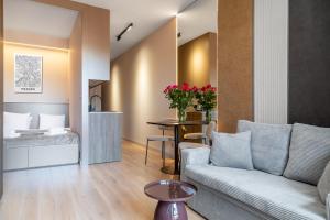 Modern Studio with Balcony 10 Min Walk Main Station