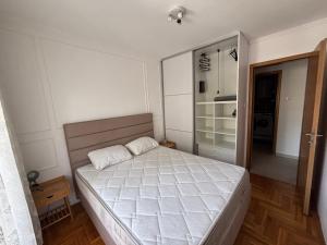 Modern apartment plus FREE parking , near city center, shopping center Big, Clinical Center of Montenegro and city quarter