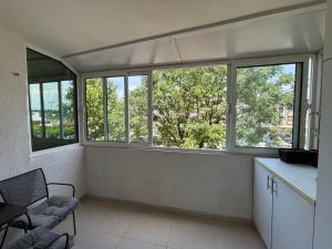 Modern apartment plus FREE parking , near city center, shopping center Big, Clinical Center of Montenegro and city quarter