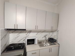 Johnnys Garitsa Pearl Cosy Apartment near Airport
