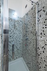 Isola - Porta Nuova- Elegant 1BDR apartment with balcony