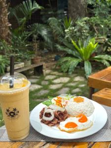 Lokal Hut Bed and Breakfast
