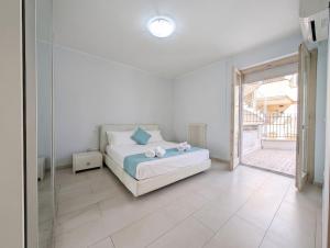 -Cortile privato- AC fronte mare 8 posti