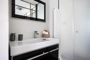 The Grand Acropolis Jacuzzi Residence
