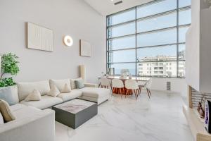Penthouse Duplex with TOP Views!