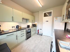 2 Bed Flat - short walk from Brent Cross Station