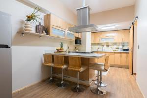 Huge 4BR super located