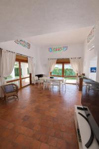 Oura Family House