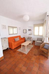 Oura Family House