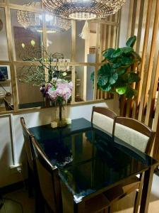 Relaxing 2BR with free parking - Bay & City Views