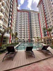 Relaxing 2BR with free parking - Bay & City Views