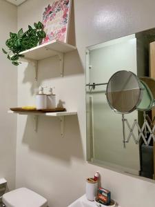 Relaxing 2BR with free parking - Bay & City Views