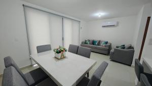 Casa Familiar de 3 habitaciones en Guadalupe BBVA FIFA