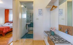 Sunshine Apartment Medulin , seafront terrace, free parking & pet friendly