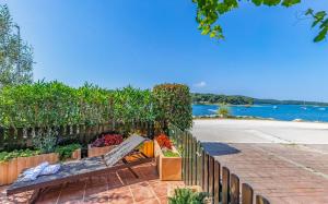 Sunshine Apartment Medulin , seafront terrace, free parking & pet friendly