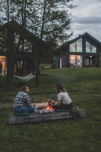 CHATY U HARREGO NAD STAWEM SPA sauna, balia, rowery, klimatyzacja,