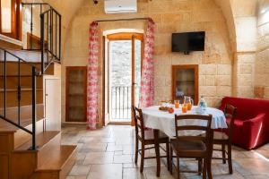 Arco, Historic Center, Nearby Parking, AC