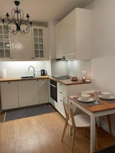 Wiślany Mokotów Apartament z ogródkiem i parkingiem