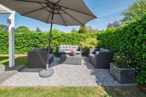 64, Charming Nature Retreat, Near Efteling, with Private Parking & Garden