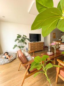 3-bedroom apartment with a sunrise view, made of natural materials