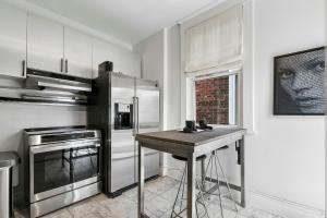 Luxury Home 3bed2bath Yorkville Parking Sauna Gym