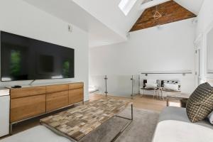 Luxury Home 3bed2bath Yorkville Parking Sauna Gym