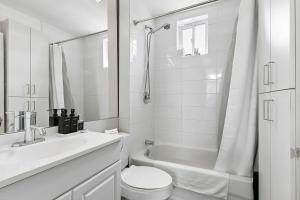 Luxury Home 3bed2bath Yorkville Parking Sauna Gym