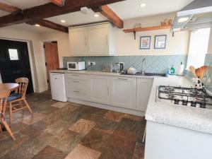 4 Oak Cottages