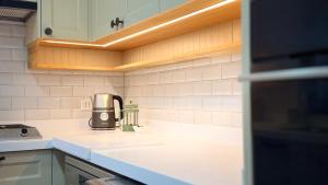 Renovated 4-Bedroom House 300m from the Beach