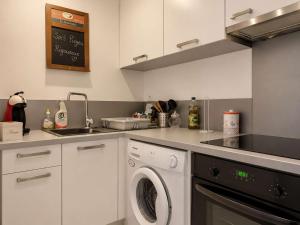 Baptiste – Studio lumineux tout équipé • 2 pers • Centre Grenoble • Tram à pied
