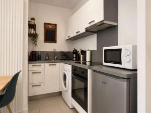 Baptiste – Studio lumineux tout équipé • 2 pers • Centre Grenoble • Tram à pied