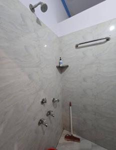 Awadh dham guest house