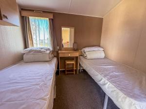 Great 4 Berth Caravan With Wheelchair Access In Suffolk, Ref 68129Bs