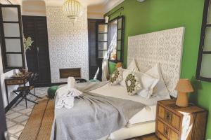 Riad New Moon