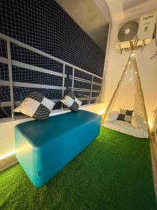 Cozy Crib Stays