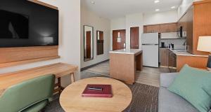 Best Western PLUS Hannaford Inn & Suites