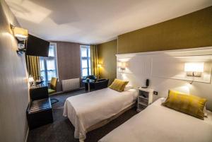 Hotels Logis Les Hauts de Montreuil / Le Patio : photos des chambres