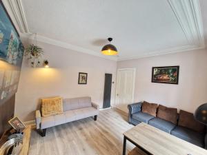 Bright & Spacious Central Apt Near City Centre