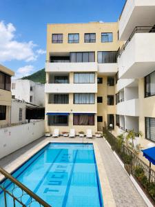 Rodadero, Apartamento Cerca al Mar con Piscina