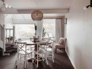 #Beachy Retreat Central Beachfront Apartment#