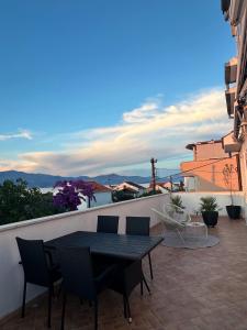Sea View Family Apartment with Large Terrace & Free Parking