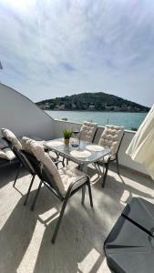 Erna Seaside Apartments Tisno