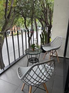 BC102 Roma Loft with Balcony, Fast WiFi & Terrace
