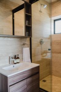 BC503 Cozy Loft, Great Views, Fast Wifi, Balcony