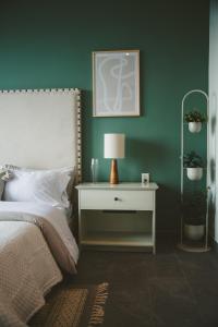 2206- Chic 1BR Near Downtown w Luxe Amenities