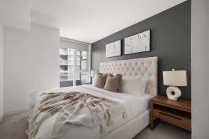 Stylish 1BR Lakeside Oasis Patio & Prime Location
