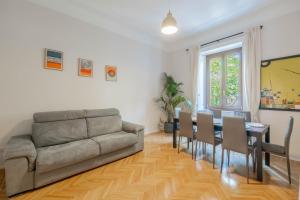 Velvet & Marble - Stylish Luxury City Center Apartment