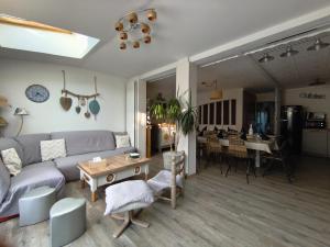 Maison entière 5 chambres à 10mn à pied de lentrée principale du Circuit 24h Du Mans